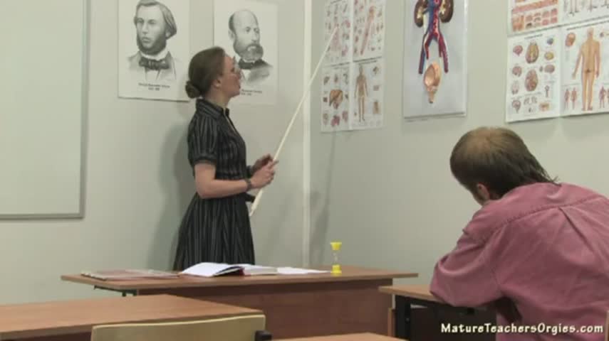 Студент трахнул училку по русскому